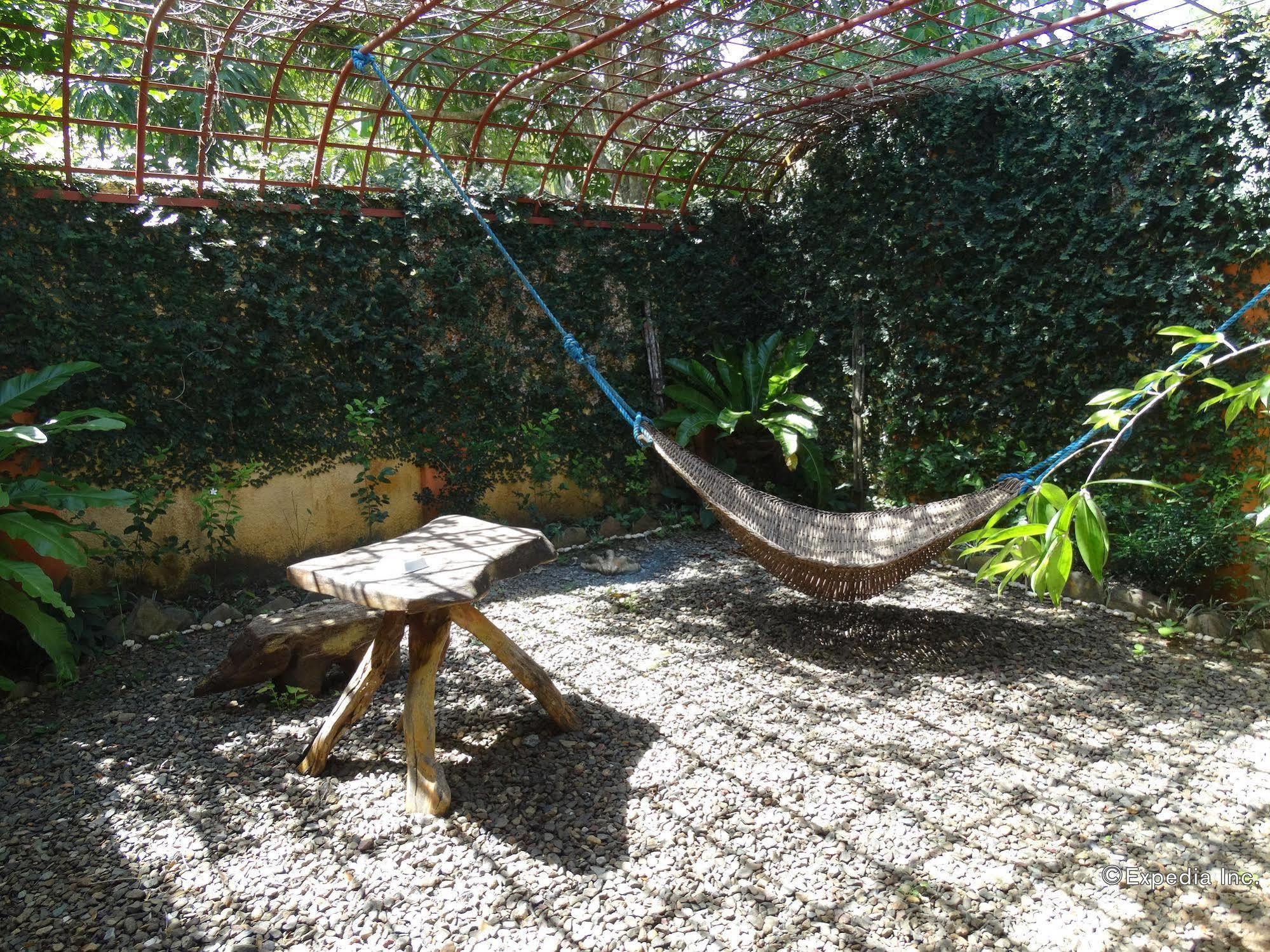 Hibiscus Garden Resort Puerto Princesa Екстер'єр фото