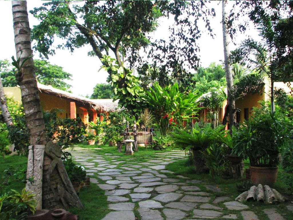 Hibiscus Garden Resort Puerto Princesa Екстер'єр фото