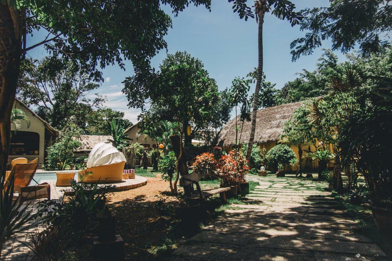 Hibiscus Garden Resort Puerto Princesa Екстер'єр фото