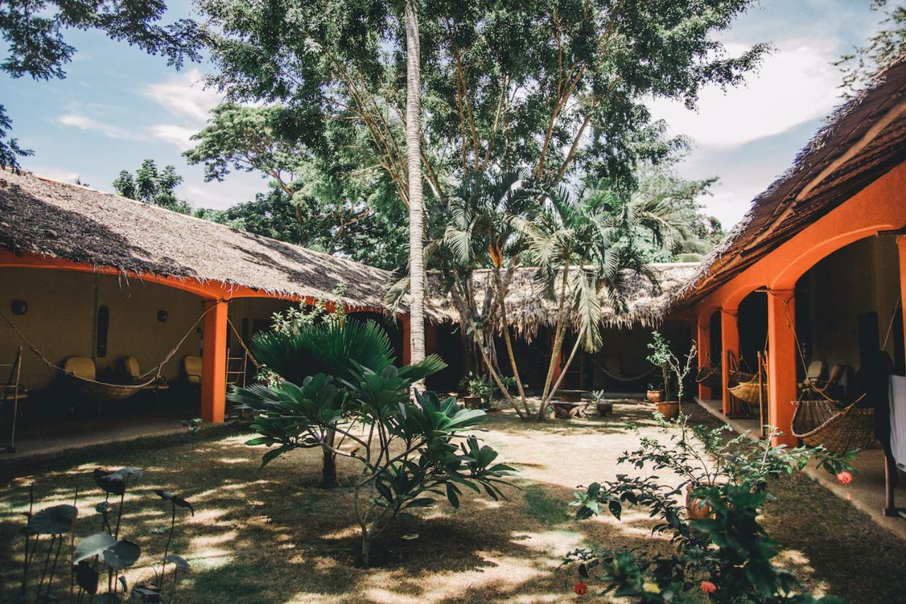 Hibiscus Garden Resort Puerto Princesa Екстер'єр фото