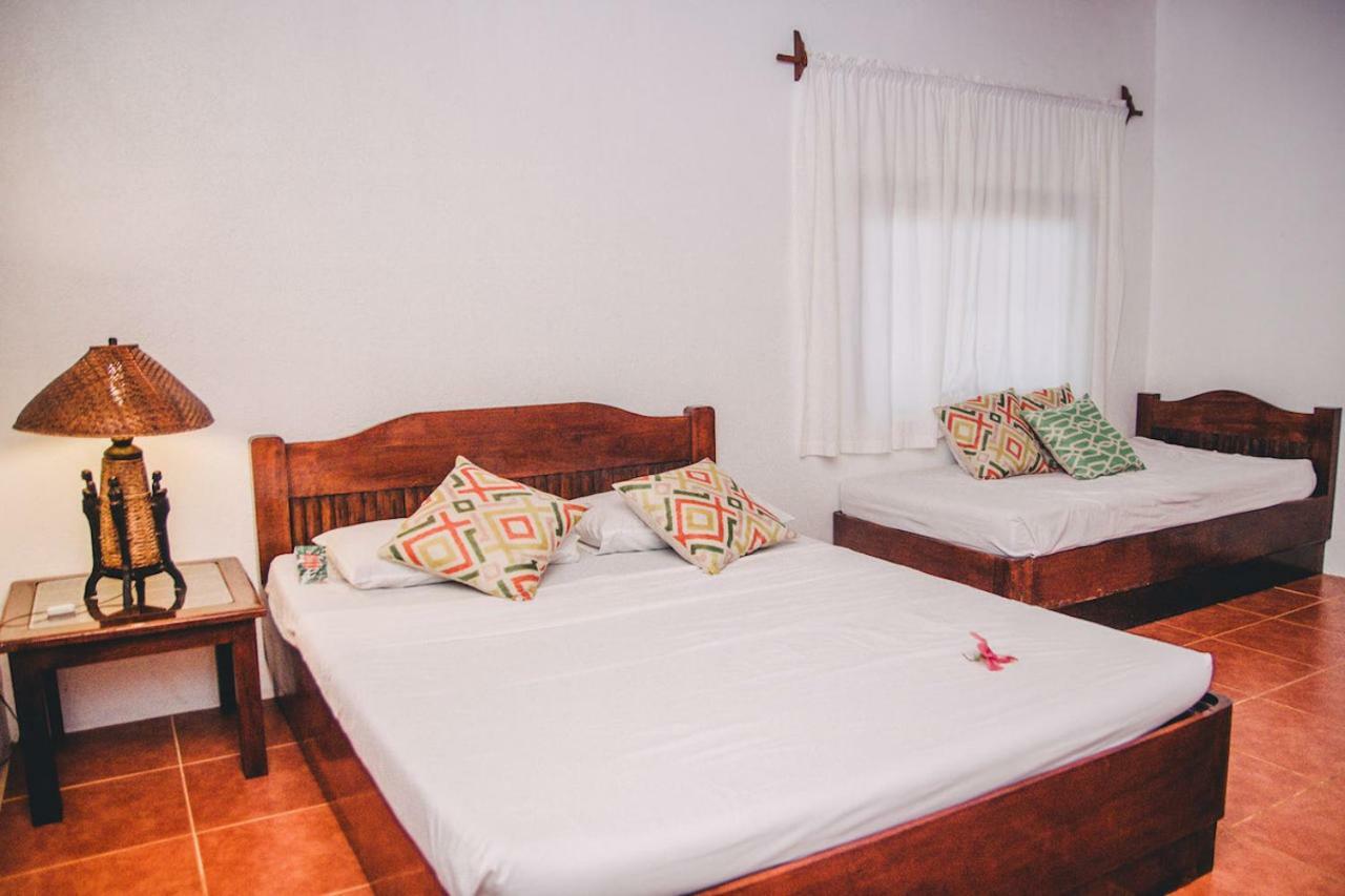 Hibiscus Garden Resort Puerto Princesa Екстер'єр фото